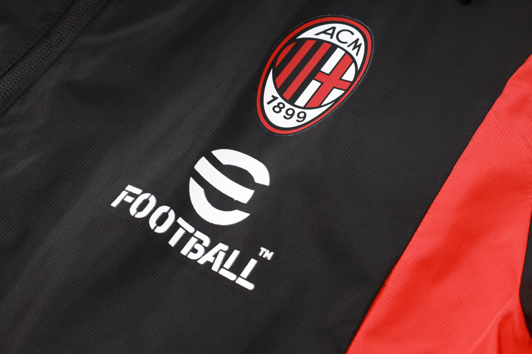 Tuta Milan con cappuccio 2024/2025